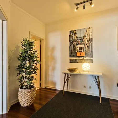 1br W/ Pool * Кашкайш